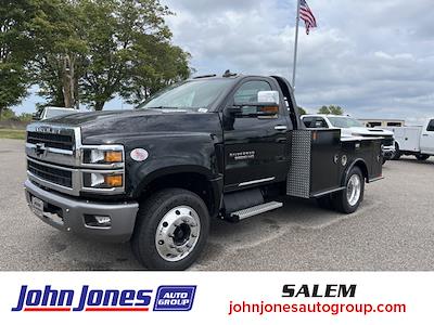 New 2023 Chevrolet Silverado 5500 1LT Regular Cab 4x2, 9' 4" CM Truck Beds TM Deluxe Flatbed Truck for sale #S2980P - photo 1