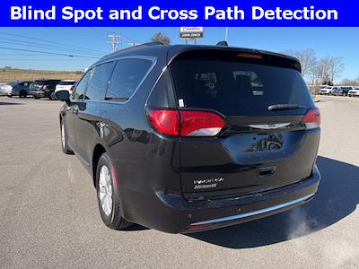 Used 2017 Chrysler Pacifica Touring L FWD, Minivan for sale #S4014R-1 - photo 2