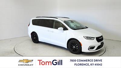 Used 2022 Chrysler Pacifica Touring L FWD, Minivan for sale #17959 - photo 1