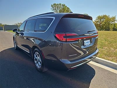 Used 2023 Chrysler Pacifica Limited FWD, Minivan for sale #PBS6433 - photo 2