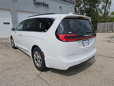 Used 2022 Chrysler Pacifica Limited FWD, Minivan for sale #PTK6374 - photo 2