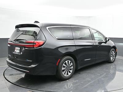 Used 2023 Chrysler Pacifica Touring L FWD, Minivan for sale #16X506 - photo 2