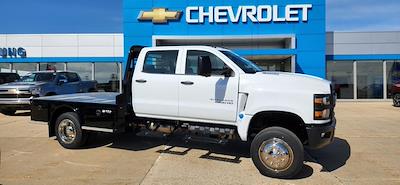 New 2023 Chevrolet Silverado 5500 Work Truck Crew Cab 4x4, Wil-Ro Freedom Flatbed Truck for sale #2843 - photo 1