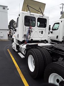 Used 2015 Freightliner Cascadia Day Cab 6x4, Semi Truck for sale #582953 - photo 2