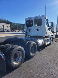 Used 2015 Freightliner Cascadia Day Cab 6x4, Semi Truck for sale #585189 - photo 2