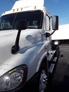 Used 2015 Freightliner Cascadia Day Cab 6x4, Semi Truck for sale #593009 - photo 1