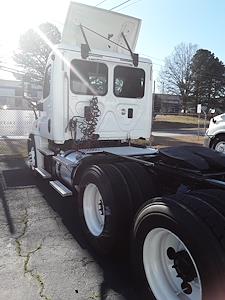 Used 2015 Freightliner Cascadia Day Cab 6x4, Semi Truck for sale #593009 - photo 2