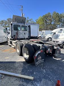 Used 2016 Freightliner Cascadia Day Cab 6x4, Semi Truck for sale #646003 - photo 2