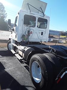 Used 2016 Freightliner Cascadia 4x2, Semi Truck for sale #652143 - photo 2