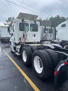 Used 2016 Freightliner Cascadia Day Cab 6x4, Semi Truck for sale #652760 - photo 2