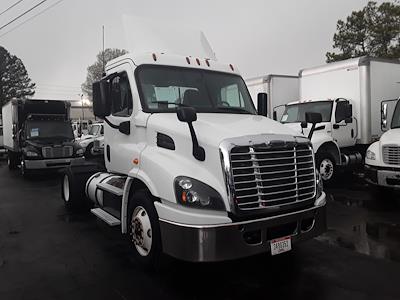 Used 2017 Freightliner Cascadia Day Cab 4x2, Semi Truck for sale #668296 - photo 1