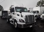 Used 2017 Freightliner Cascadia Day Cab 4x2, Semi Truck for sale #668296 - photo 1