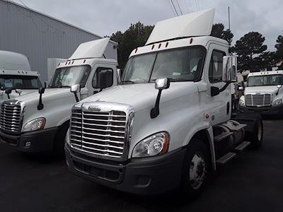 Used 2018 Freightliner Cascadia Day Cab 4x2, Semi Truck for sale #754400 - photo 1