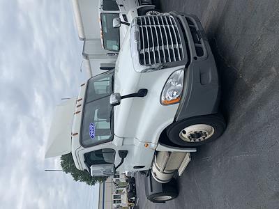 Used 2019 Freightliner Cascadia Day Cab 4x2, Semi Truck for sale #820996 - photo 1