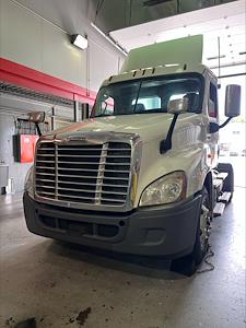 Used 2019 Freightliner Cascadia Day Cab 4x2, Semi Truck for sale #820997 - photo 1