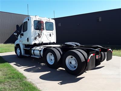Used 2014 Freightliner Cascadia Day Cab 6x4, Semi Truck for sale #530989 - photo 2