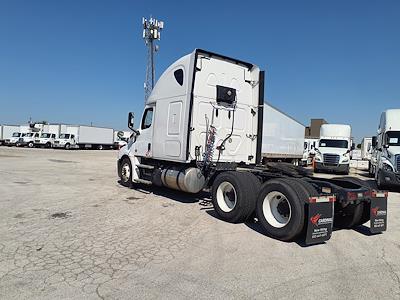 Used 2019 Freightliner Cascadia Sleeper Cab 6x4, Semi Truck for sale #578469 - photo 2