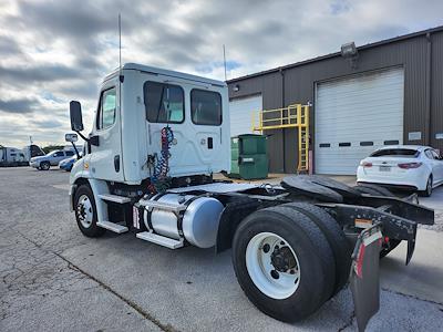 Used 2016 Freightliner Cascadia Day Cab 4x2, Semi Truck for sale #655216 - photo 2