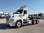 Used 2016 Freightliner Cascadia Day Cab 6x4, Semi Truck for sale #661896 - photo 1