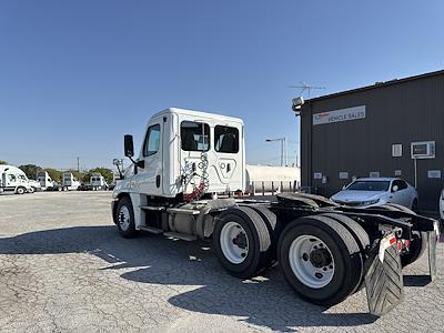 Used 2018 Freightliner Cascadia Day Cab 6x4, Semi Truck for sale #762268 - photo 2