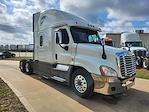Used 2018 Freightliner Cascadia Sleeper Cab 6x4, Semi Truck for sale #769257 - photo 4