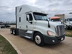 Used 2018 Freightliner Cascadia Sleeper Cab 6x4, Semi Truck for sale #769259 - photo 4