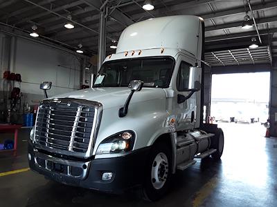 Used 2018 Freightliner Cascadia Day Cab 4x2, Semi Truck for sale #786919 - photo 1