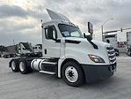 Used 2018 Freightliner Cascadia Day Cab 6x4, Semi Truck for sale #803048 - photo 4