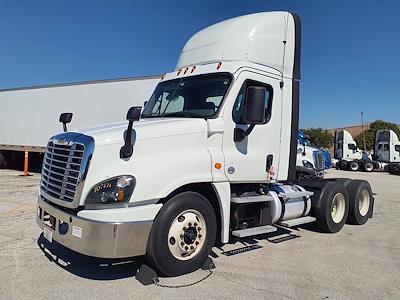 Used 2019 Freightliner Cascadia Day Cab 6x4, Semi Truck for sale #807871 - photo 1