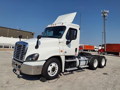 Used 2019 Freightliner Cascadia Day Cab 6x4, Semi Truck for sale #864966 - photo 1