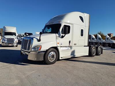 Used 2019 Freightliner Cascadia Sleeper Cab 6x4, Semi Truck for sale #875771 - photo 1