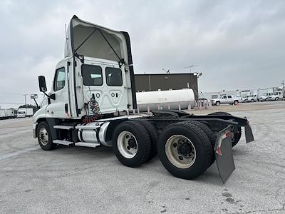 Used 2020 Freightliner Cascadia Day Cab 6x4, Semi Truck for sale #881257 - photo 2