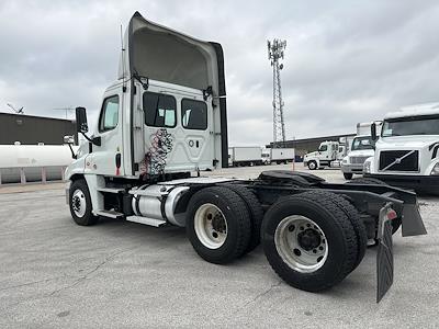 Used 2020 Freightliner Cascadia Day Cab 6x4, Semi Truck for sale #881259 - photo 2