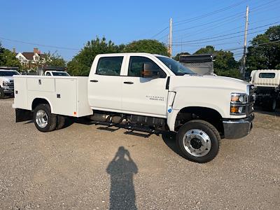 New 2024 Chevrolet Silverado 5500 Work Truck Crew Cab 4WD, 9' Reading Classic II Aluminum Service Truck for sale #24-9488 - photo 1