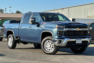 New 2025 Chevrolet Silverado 2500 LT Crew Cab 4WD, Pickup for sale #25756 - photo 1