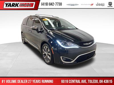Used 2017 Chrysler Pacifica Limited FWD, Minivan for sale #J230260A - photo 1