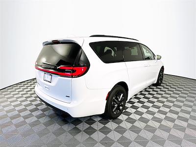 Used 2021 Chrysler Pacifica Touring L AWD, Minivan for sale #JP31643 - photo 2