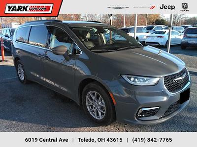 Used 2022 Chrysler Pacifica Touring L FWD, Minivan for sale #JP34059 - photo 1