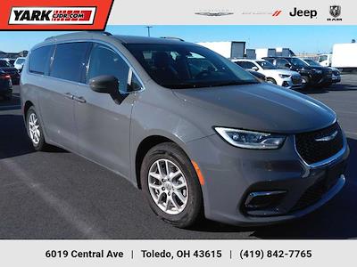 Used 2022 Chrysler Pacifica Touring L FWD, Minivan for sale #JP34060 - photo 1