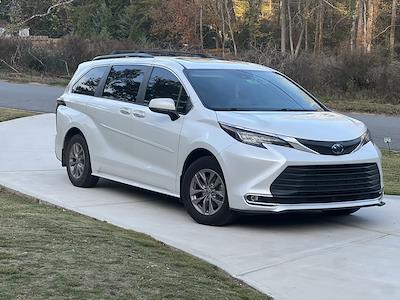 Used 2022 Toyota Sienna XLE FWD, Minivan for sale #T258045A1 - photo 1