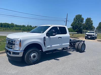 2023 Ford F-350 Super Cab DRW 4x4, Cab Chassis #T33013 - photo 1