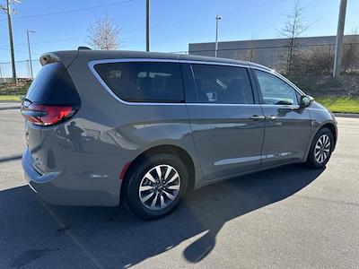 Used 2022 Chrysler Pacifica Hybrid Touring L FWD, Minivan for sale #P44868 - photo 2