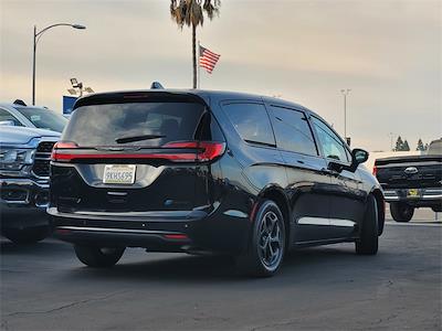 Used 2023 Chrysler Pacifica Touring L FWD, Minivan for sale #U232617 - photo 2