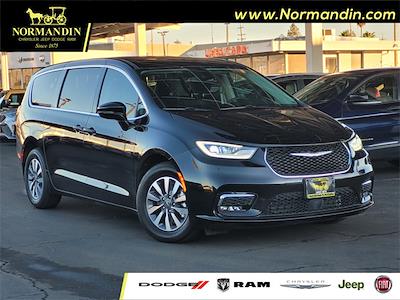 Used 2024 Chrysler Pacifica Select FWD, Minivan for sale #U242580R - photo 1