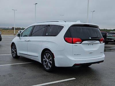 Used 2018 Chrysler Pacifica Limited FWD, Minivan for sale #JR116463 - photo 2