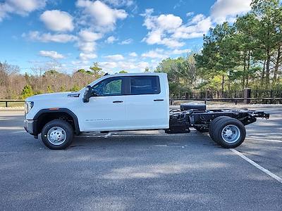 2025 GMC Sierra 3500 Crew Cab 4WD, Cab Chassis for sale #SF199136 - photo 2