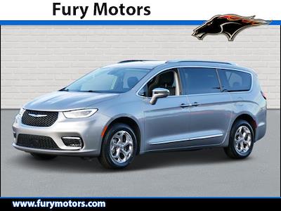 Used 2021 Chrysler Pacifica Limited AWD, Minivan for sale #Q12039 - photo 1