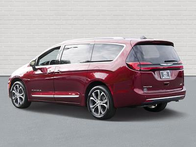 Used 2023 Chrysler Pacifica Pinnacle AWD, Minivan for sale #Q12275 - photo 2