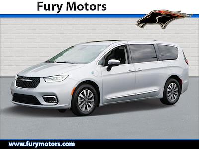 Used 2023 Chrysler Pacifica Hybrid Limited FWD, Minivan for sale #Q12300 - photo 1