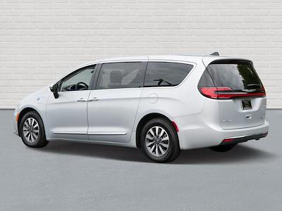 Used 2023 Chrysler Pacifica Hybrid Limited FWD, Minivan for sale #Q12300 - photo 2